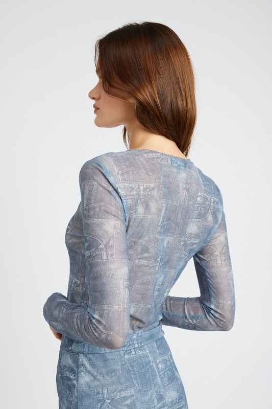 LONG SLEEVE CREW NECK PRINTED MESH TOP